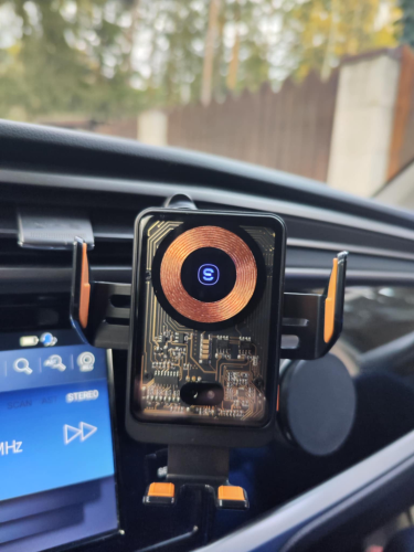 uchwyt do ładowania w samochodzie.png