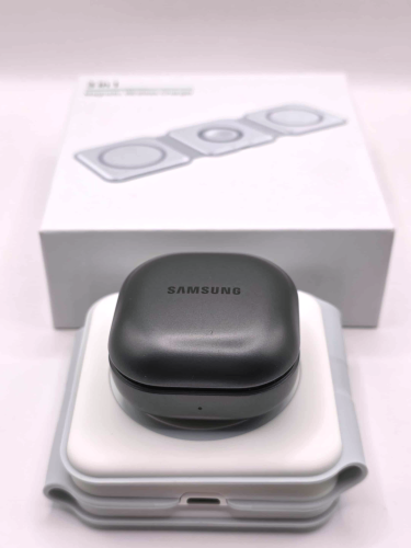 ładowarka 3 in 1 ze słuchawkami.png